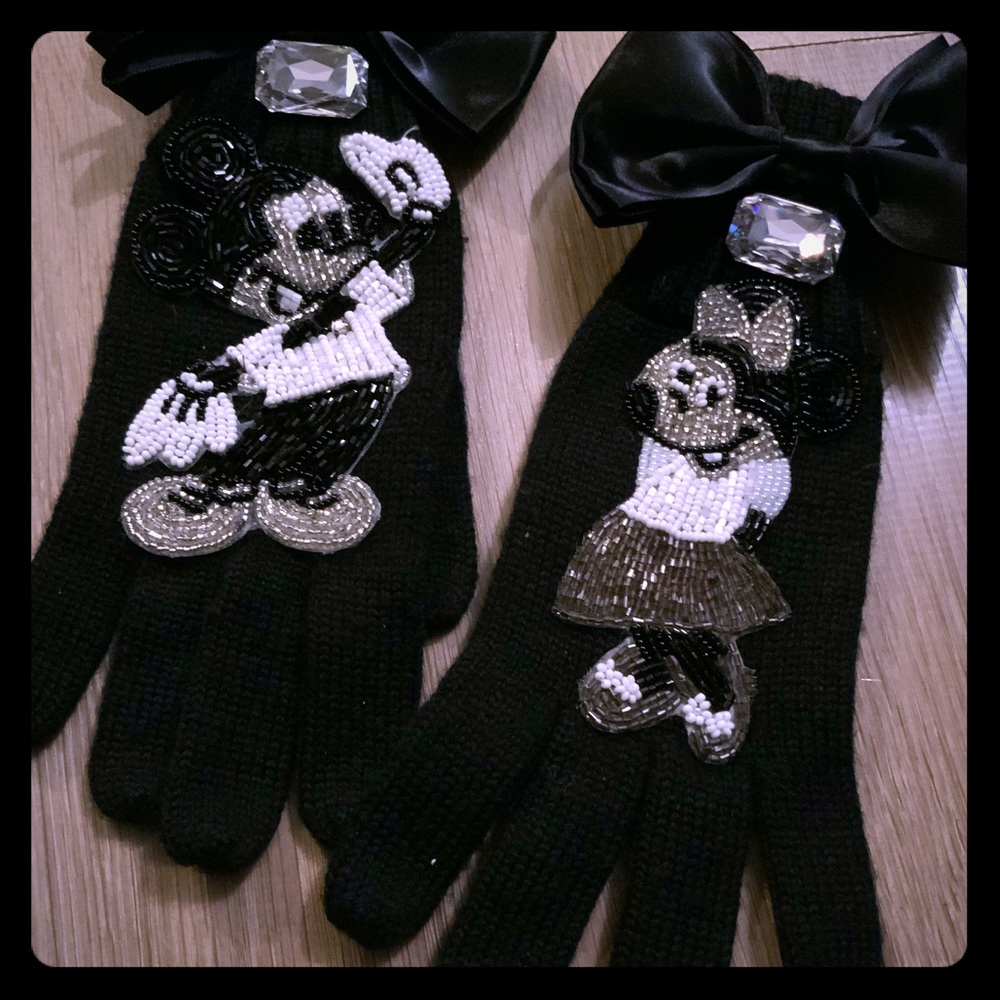 Wendy Gell Walt Disney gloves